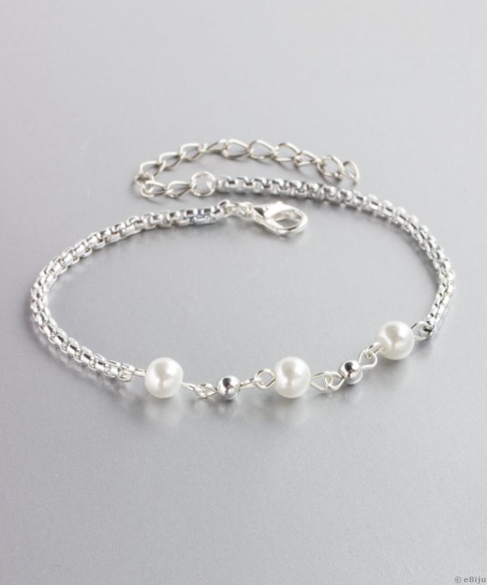 Bijuterie de gleznă, cu perle albe şi lanţ argintiu