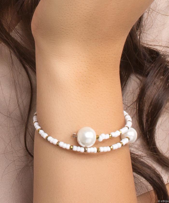 Brăţară cu mărgele şi perle de sticlă albe