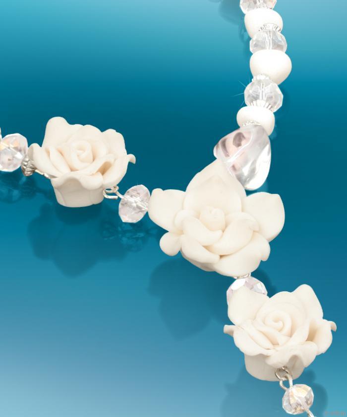 Colier pentru mirese cu trandafiri albe, cristale si jasp