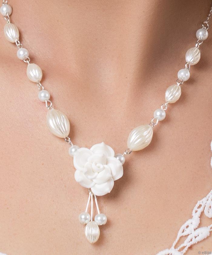 Colier trandafir fimo şi perle albe
